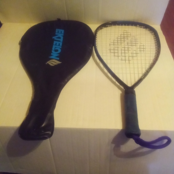 Ektelon Elantra GraphiteTennis Raquet with Case - Picture 2 of 16